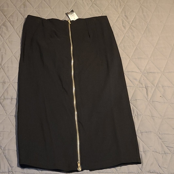 Rue21 Dresses & Skirts - Nigh Rue21 black pencil skirt with zipper in front